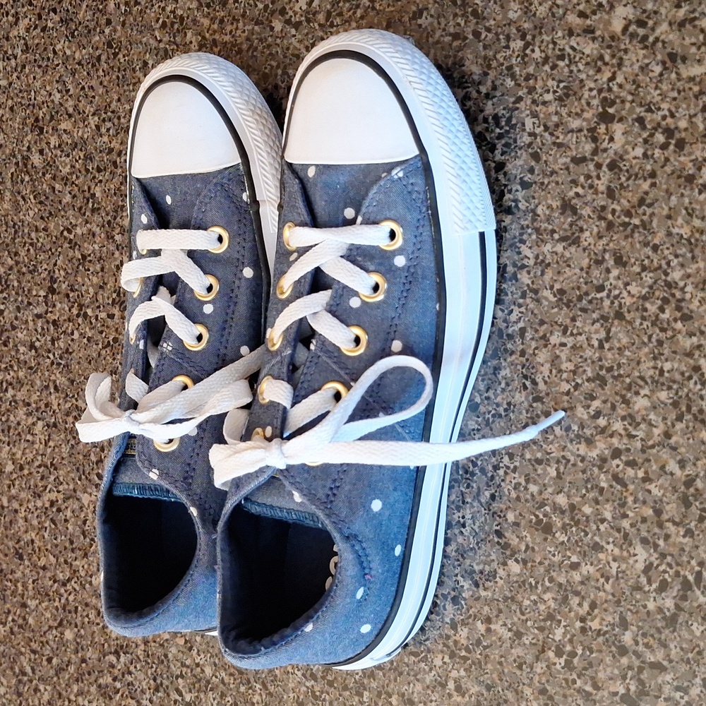 Converse Polka Dots size 6